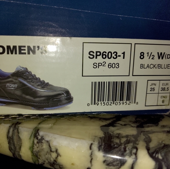 Women's Bowling Shoes Premium Leather 8&1/2 wide!! - Picture 2 of 7